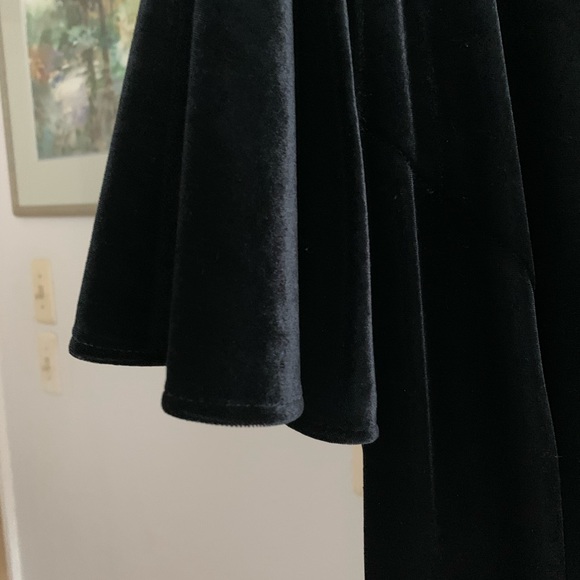 Dressy Betsy Velvet Dress - Picture 3 of 6